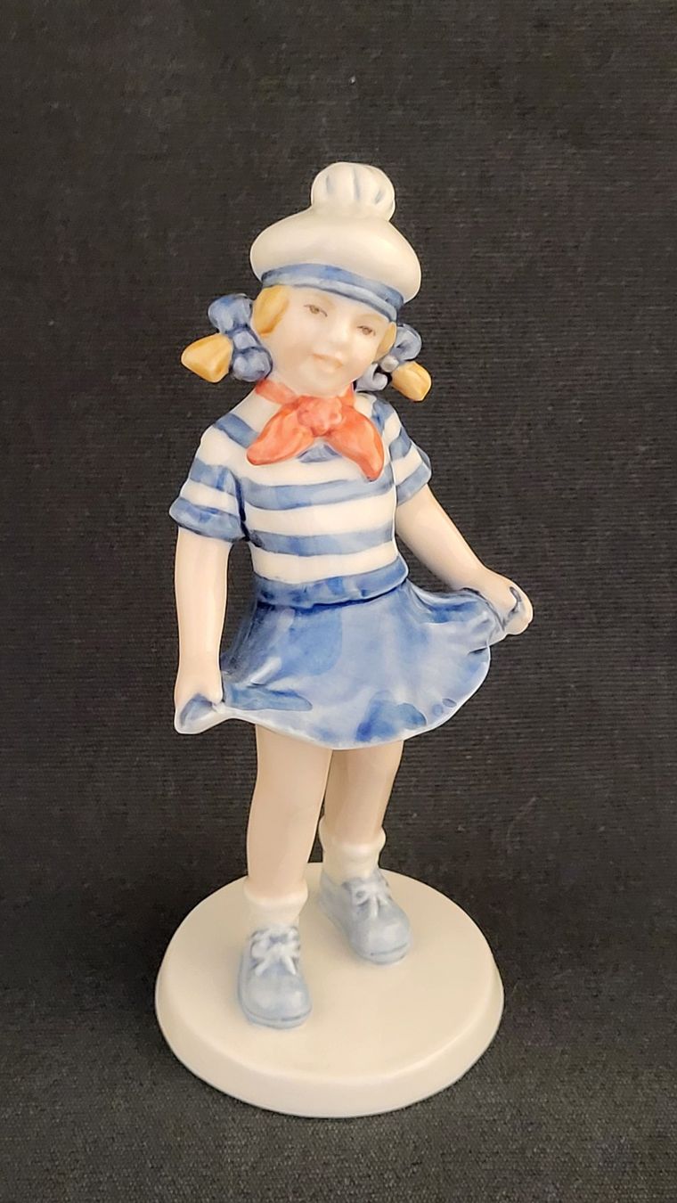 Royal Copenhagen Statuette: Mädchen-Figur "Susan" ROYAL COPENHAGEN – Usato da Basel venduto da spinne02 1
