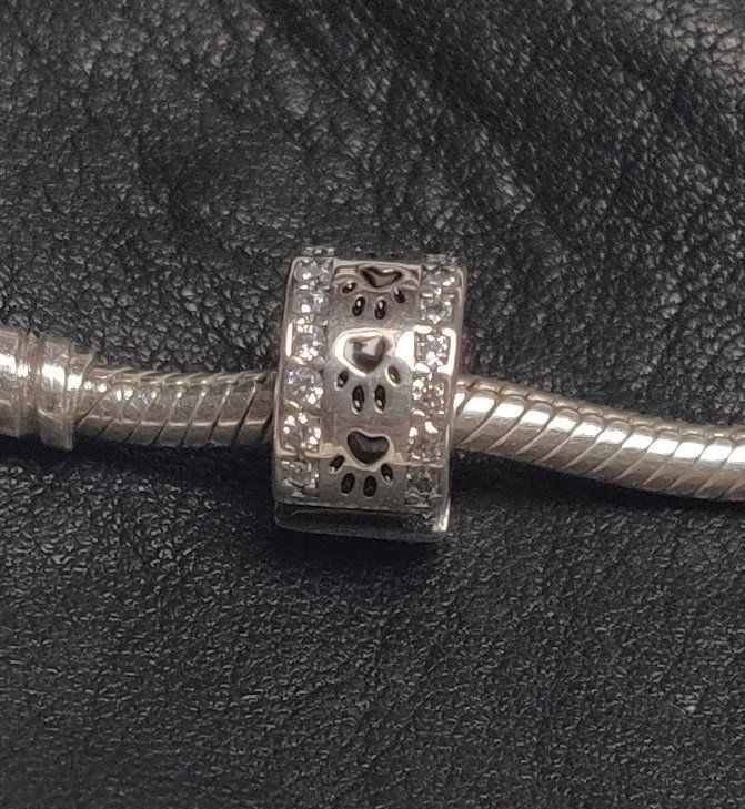 Anhänger: Clips und Sicherheitskette für Armbänder. – Neu und originalverpackt aus Lamboing von Qtrica 7
