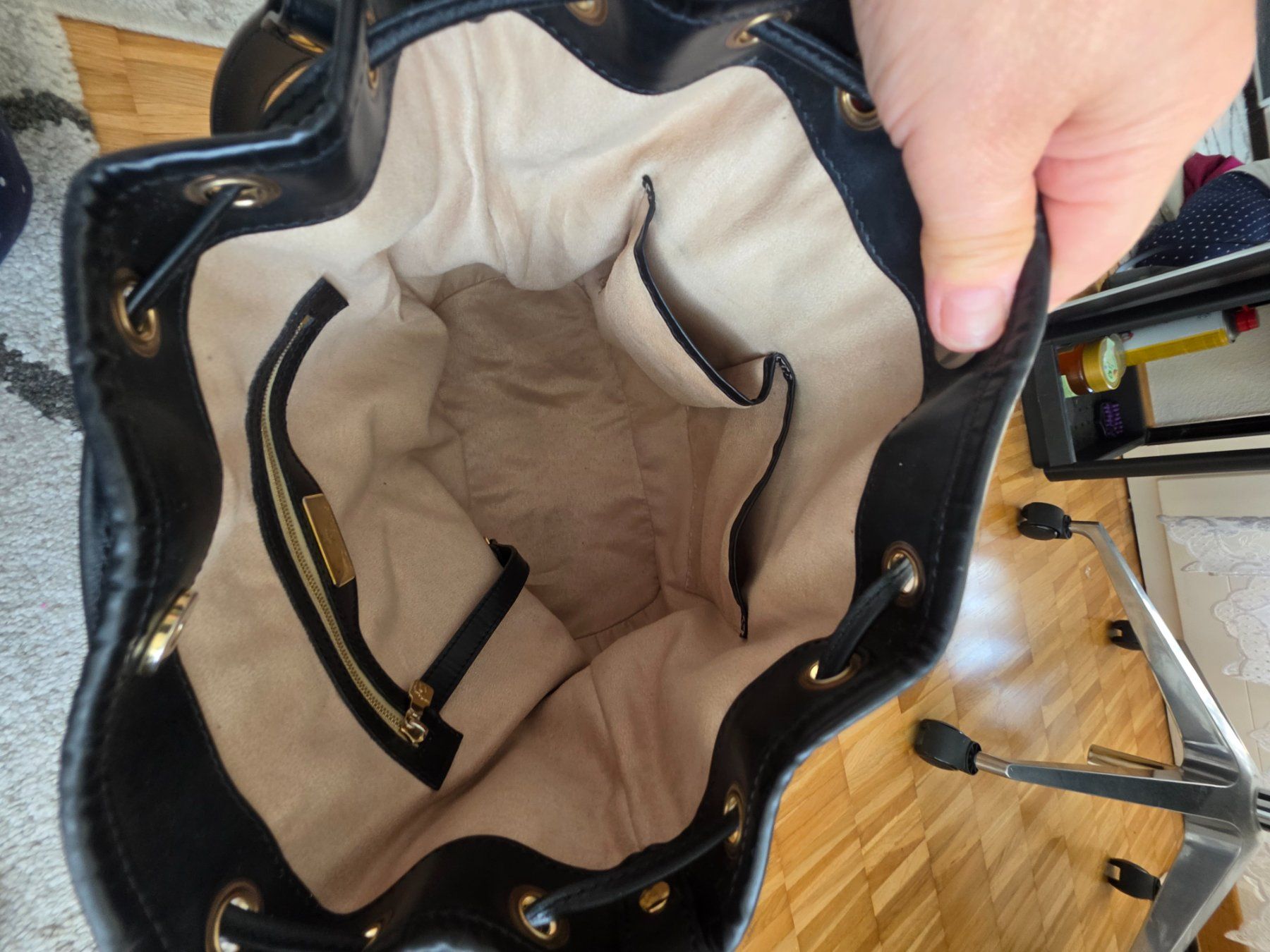 Maison Mollerus Borse da donna: Maison Mollerus Beuteltasche Niesen Schwarz – Usato da Zürich venduto da Sokaina 7
