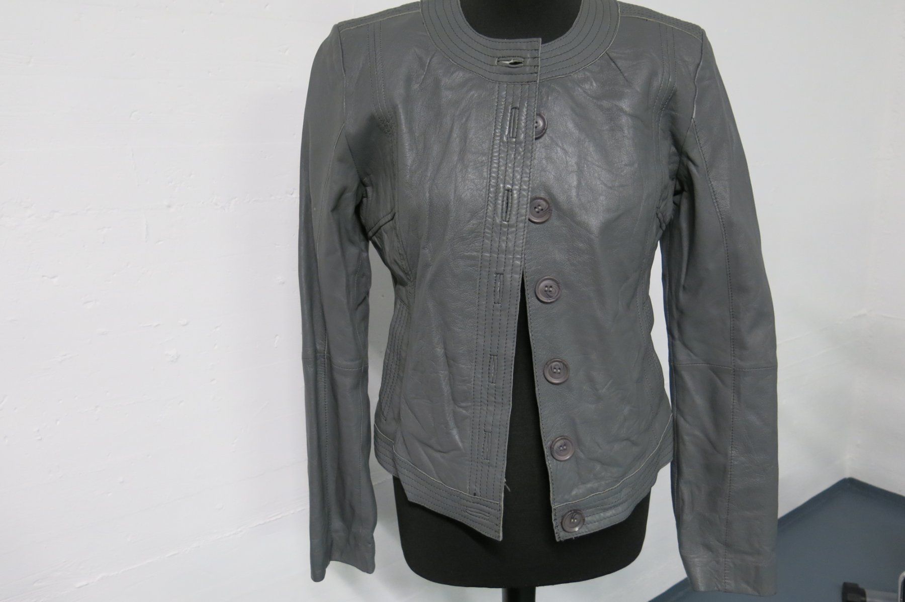 Giacche: NEUE ungetragene echt Lederjacke grau – Nuovo e nell'imballaggio originale da Buchs ZH venduto da Edelschmuck