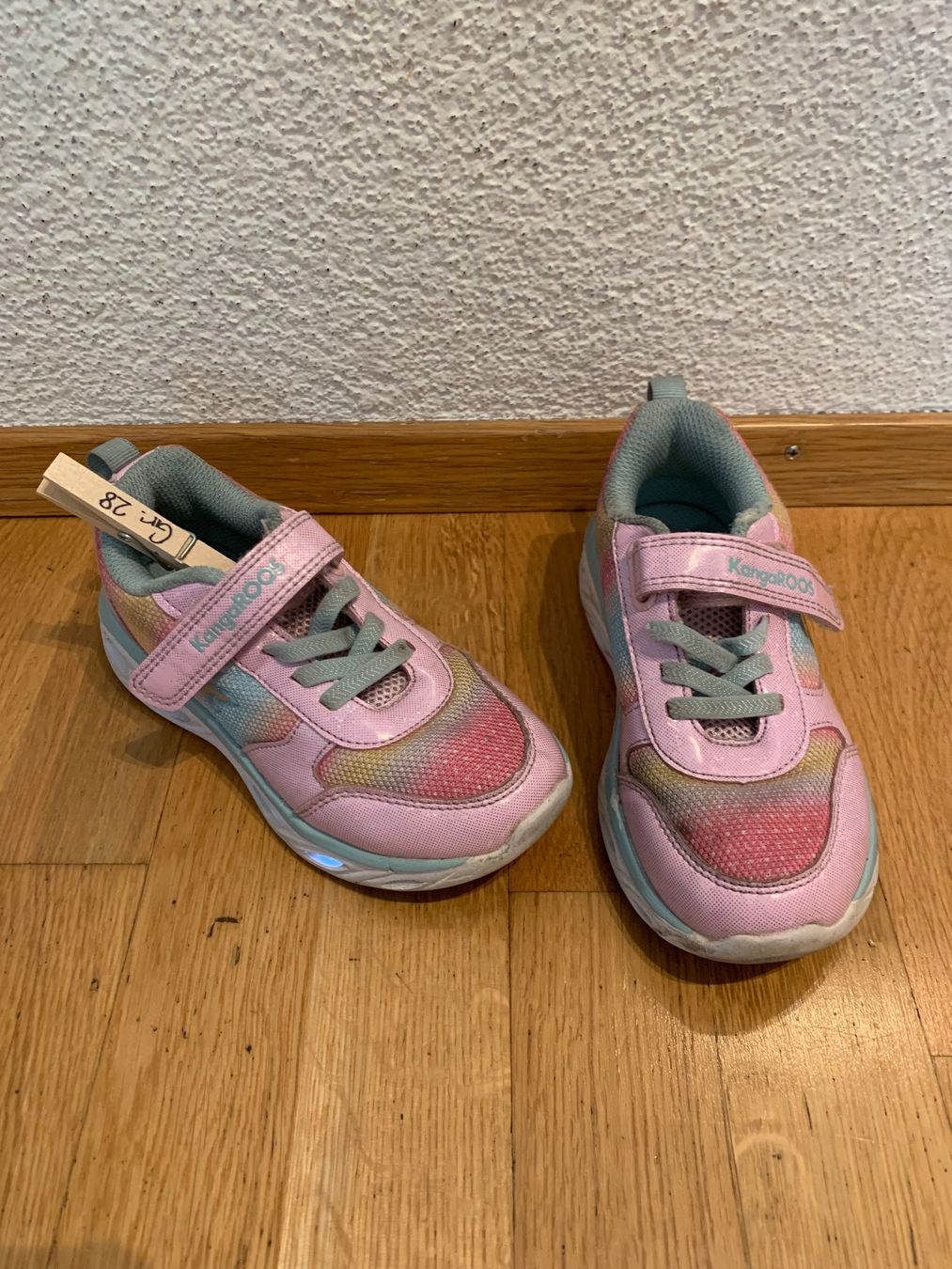 Schuhe für Mädchen: Sneaker Kinder Mädchen Gr.28 – Gebraucht aus Bülach von engeli92