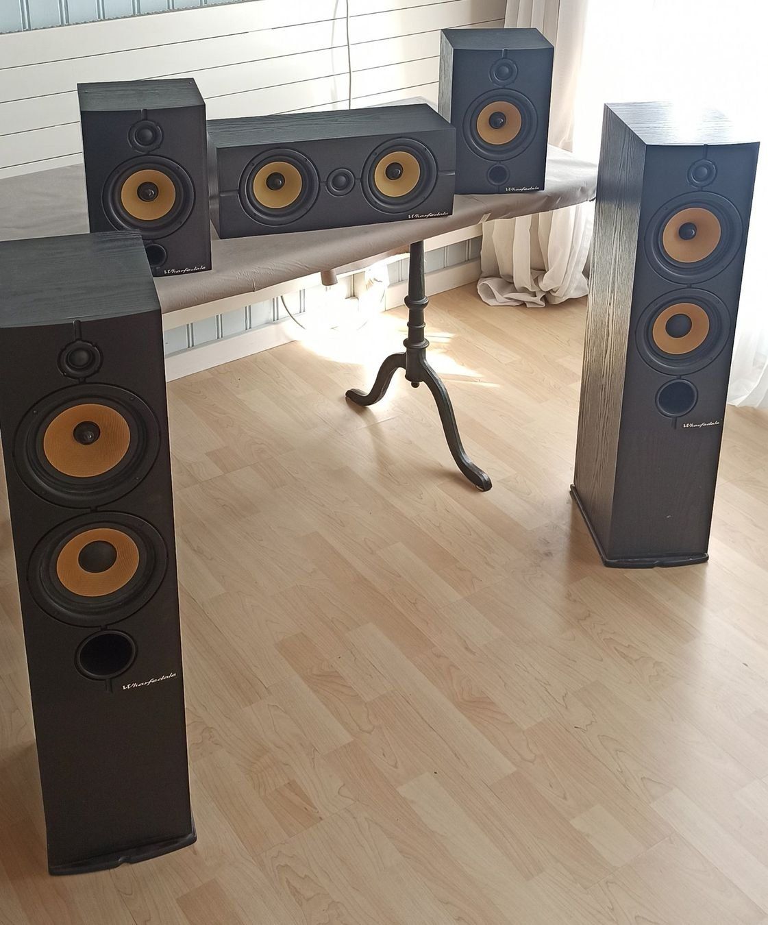 Wharfedale Casse acustiche: Wharfedale UK Diamond 8 + 8.1 + 8.4 Surround Set – Usato da Zürich venduto da chr_c7y8