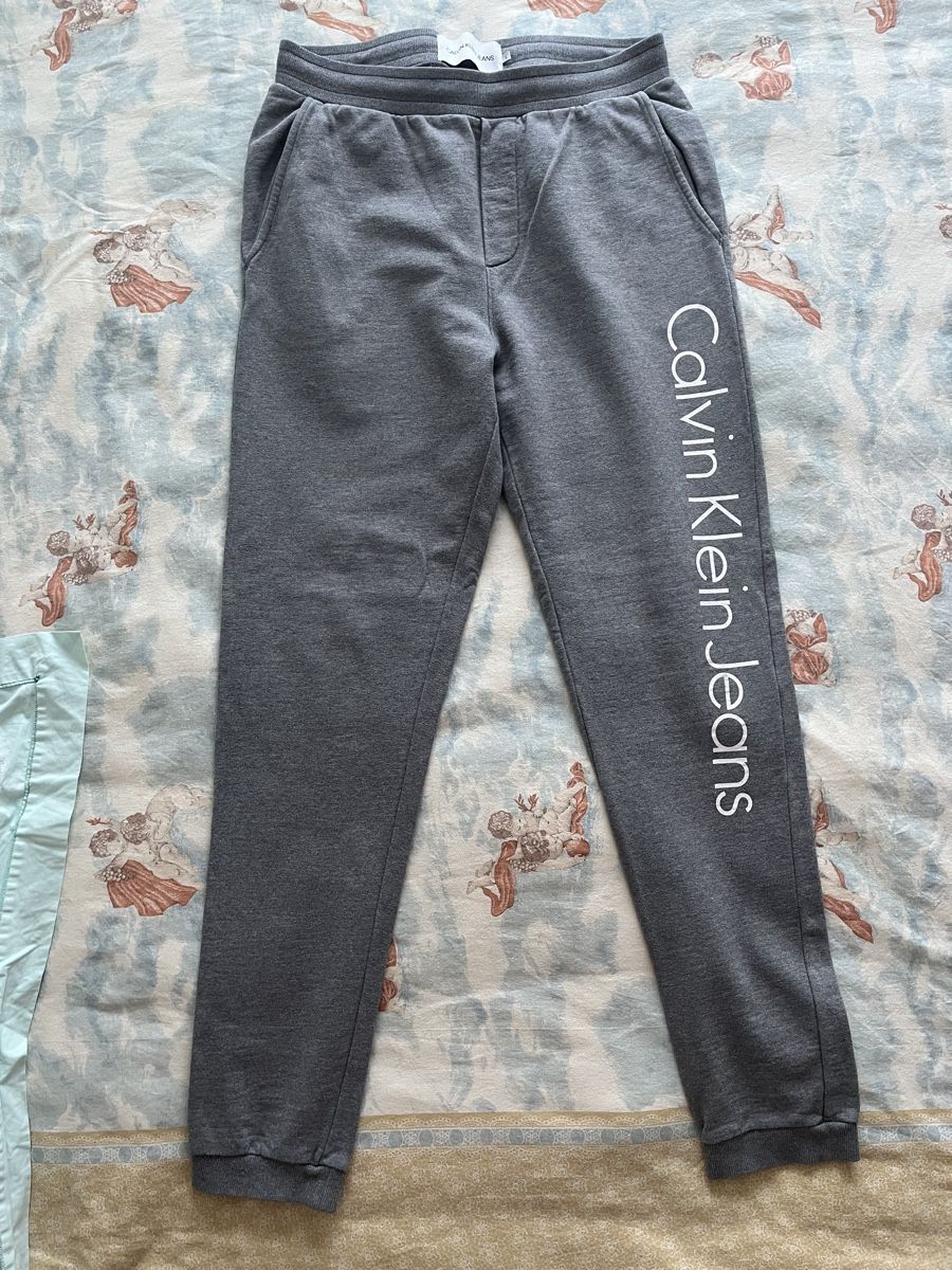 Calvin Klein Pantaloni: Calvin Klein Trainerhose in Gr. L – Usato da Jona venduto da Flexer02 1