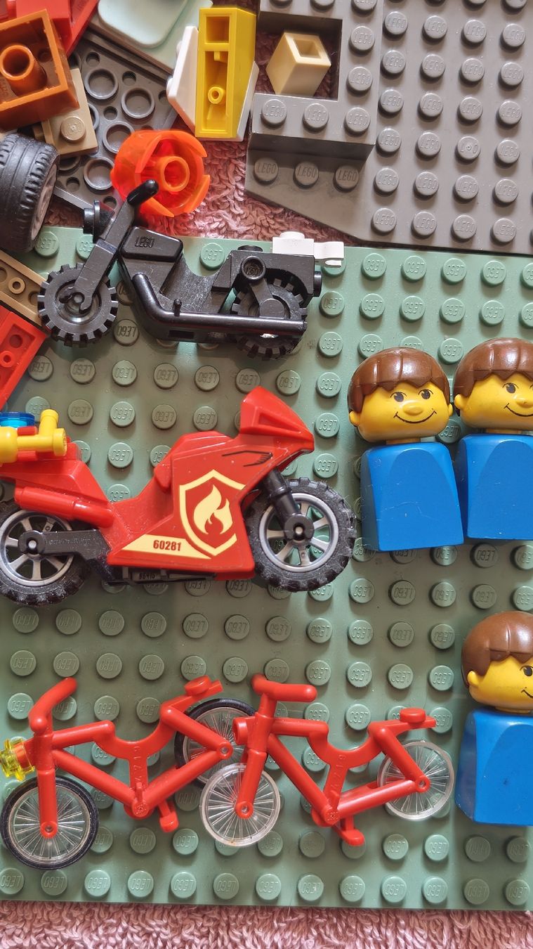 Lego Giocattoli: Lego Mix ca 1,9 Kilo – Usato da Effretikon venduto da Superkarin7 3