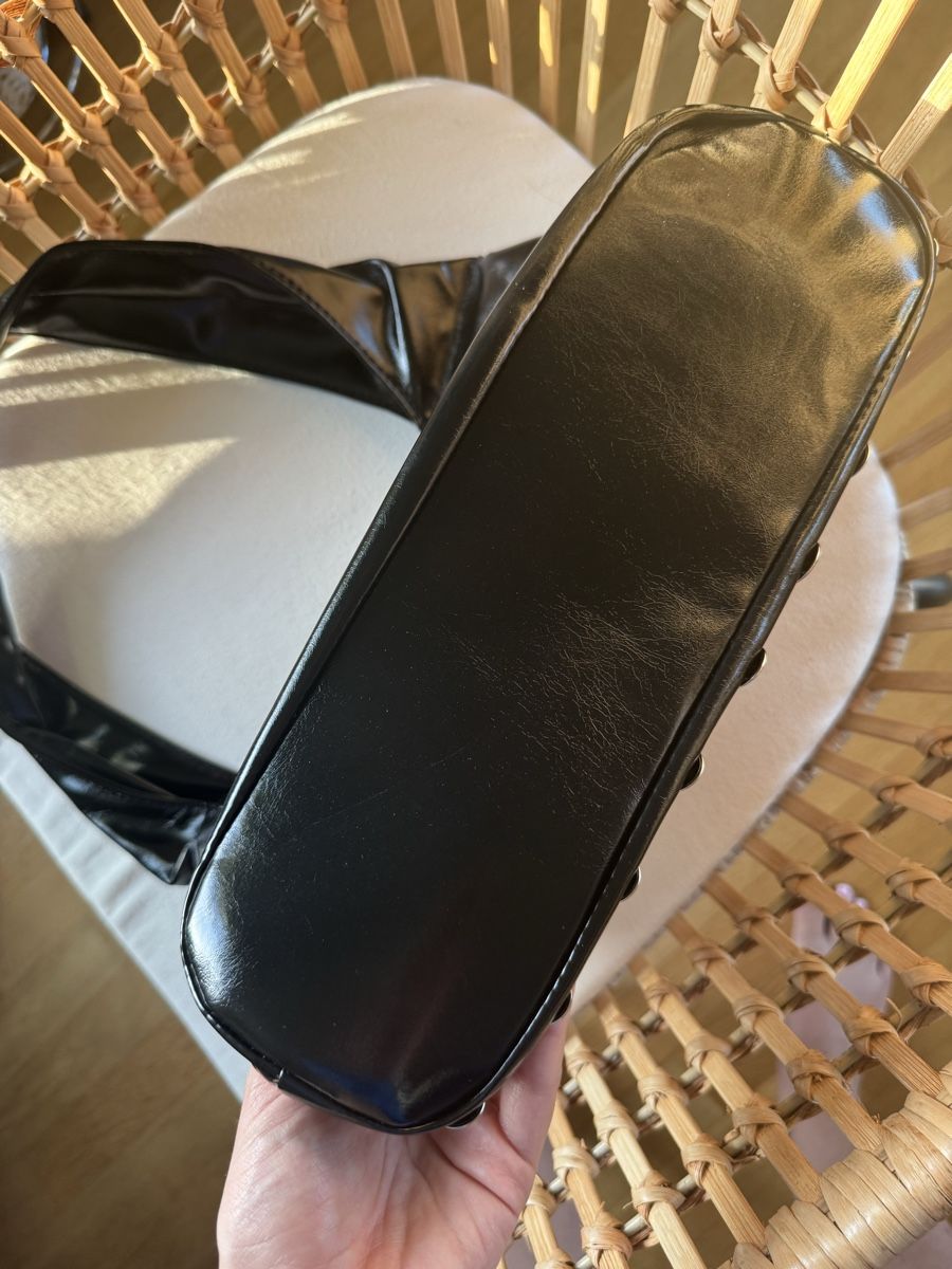 Borse da donna: Schwarze Schultertasche mit Nieten – Nuovo e nell'imballaggio originale da Männedorf venduto da mariadelrocioeberle 6