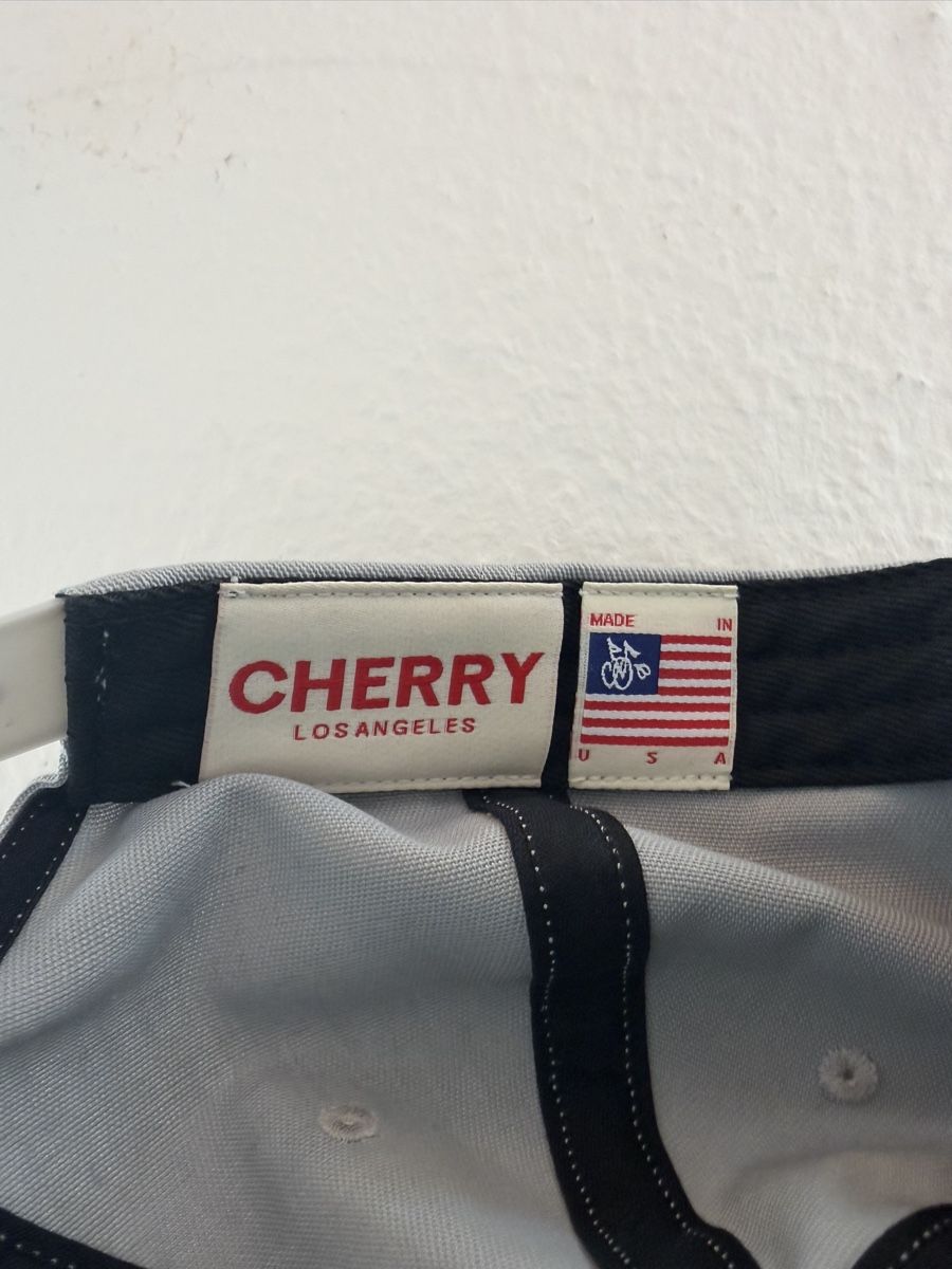 Copricapi, berretti & cappellini: Cherry Los Angeles Cap grey Snapback  – Usato da Zürich venduto da nickadelic 3