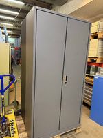 schöner Lista Metallschrank mit 4 Stk Schwerlast Tablare