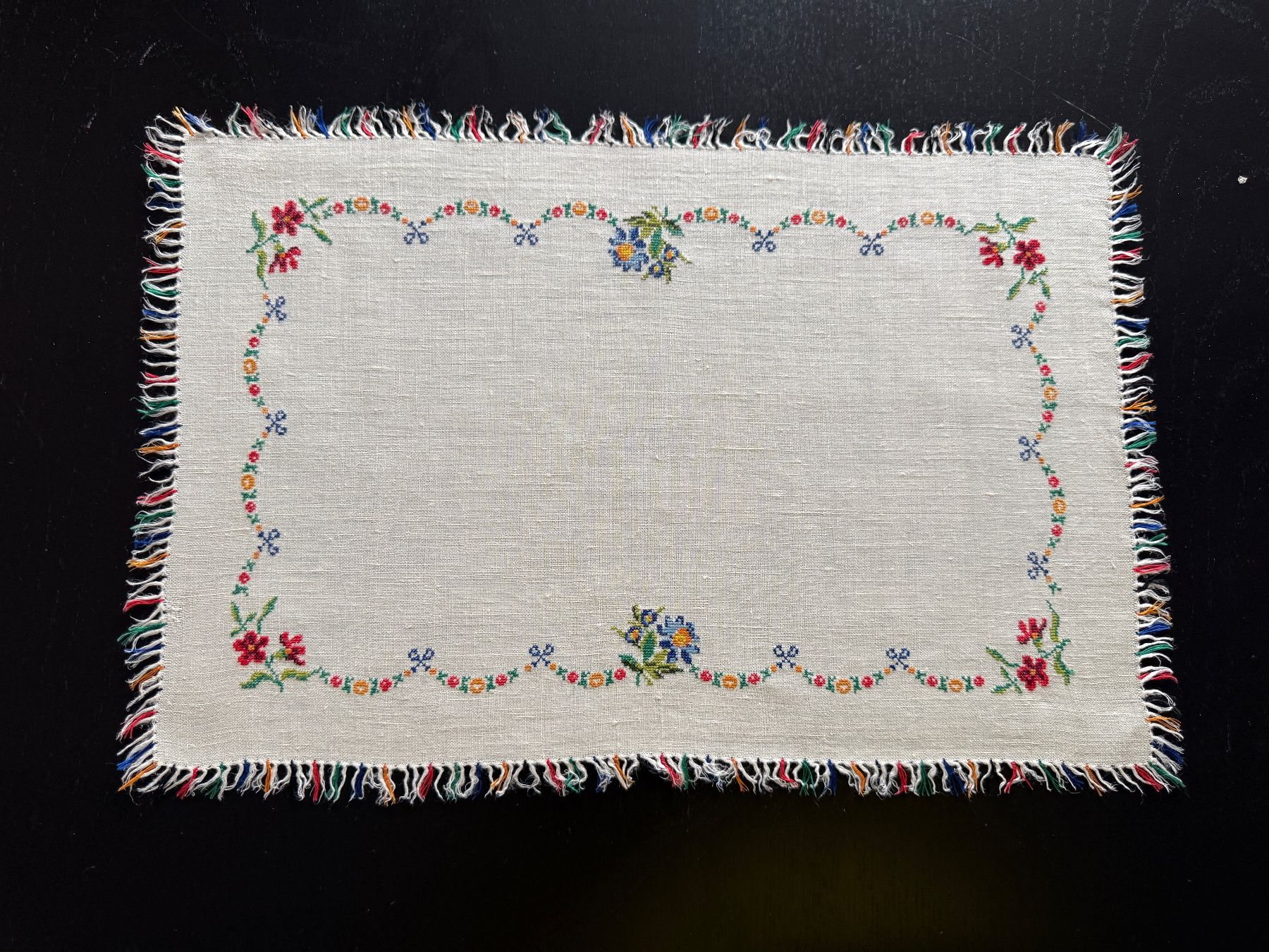 Altra biancheria da tavola: Handgestickte Platzsets im Frühlingdesign, 1 Stk. – Usato da Erstfeld venduto da Uhu1980