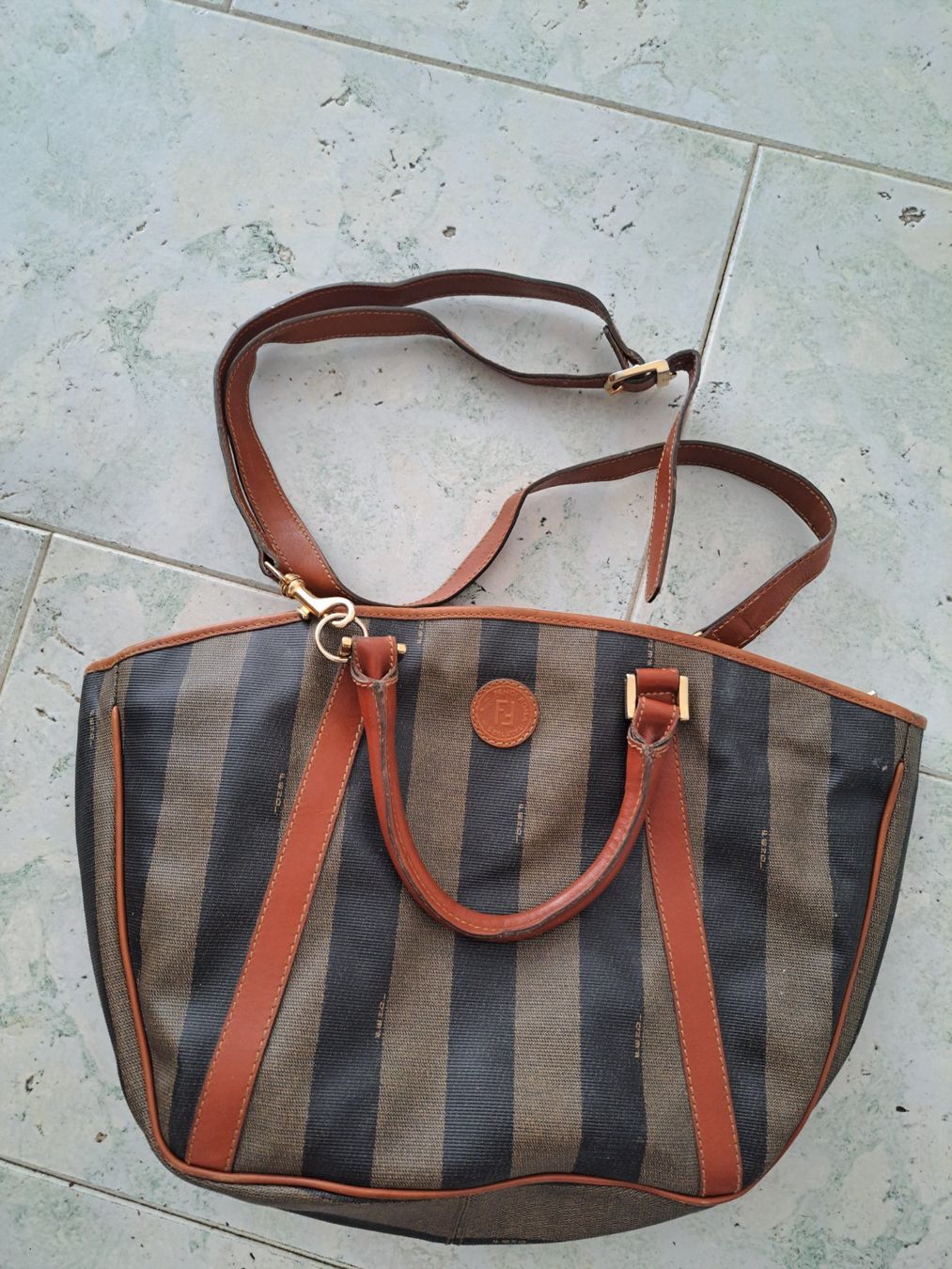 Fendi Taschen für Damen: Fendi Handtasche – Gebraucht aus Pfäffikon ZH von Valsangiaccomo
