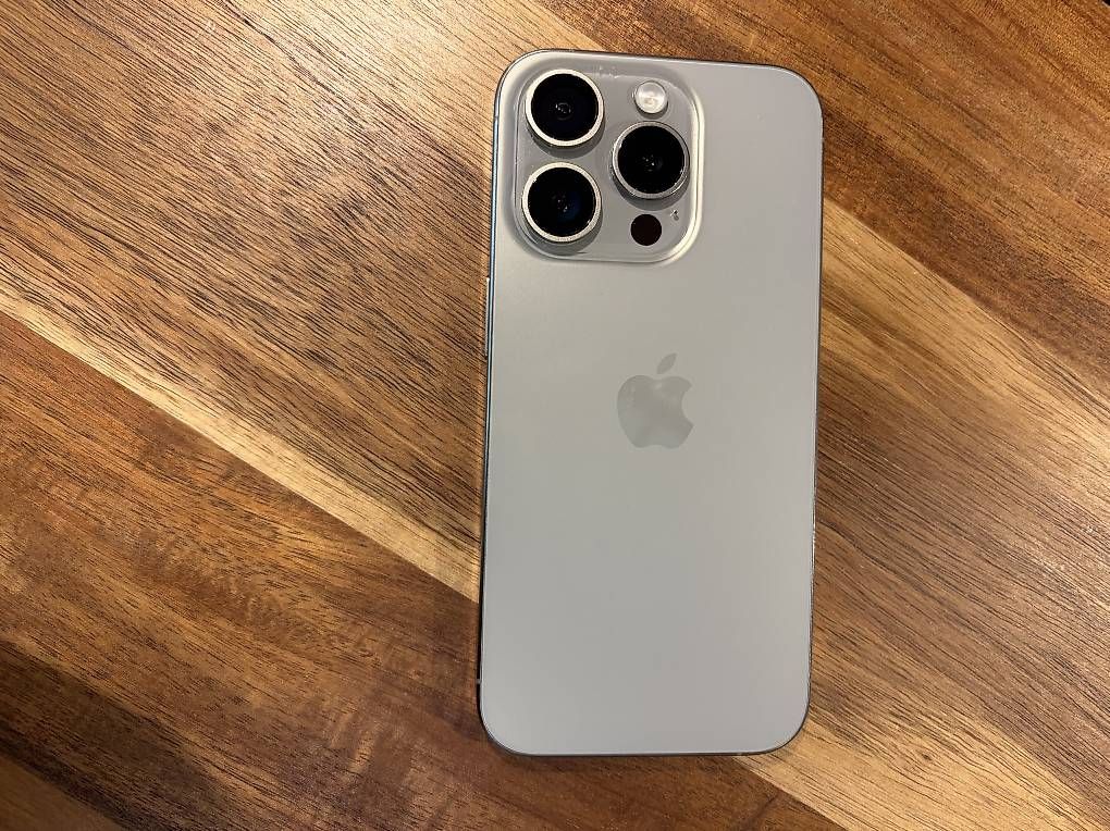Apple Telefoni cellulari / Smartphones: iPhone 15 Pro 256 GB Natural Titanium – Usato da Freienbach venduto da AddiBe 2