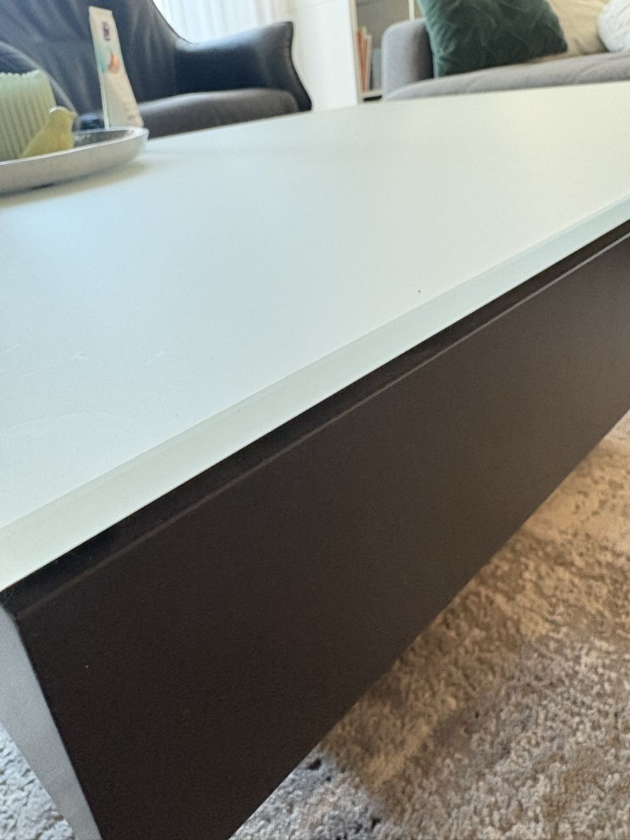 Tavoli: Moderner Couchtisch, Glasplatte, Metallfuss – Usato da Wil ZH venduto da Chinchinx 5