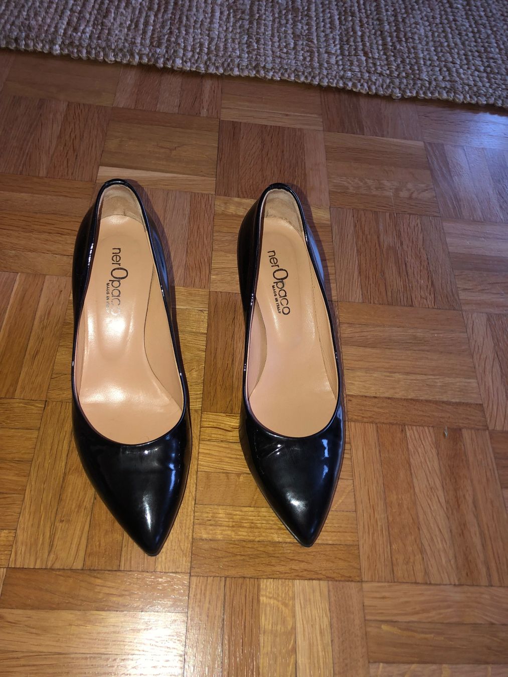 Scarpe da donna: Schuhe Pumps Lackleder Gr 38 – Usato da Zug venduto da estarthyme