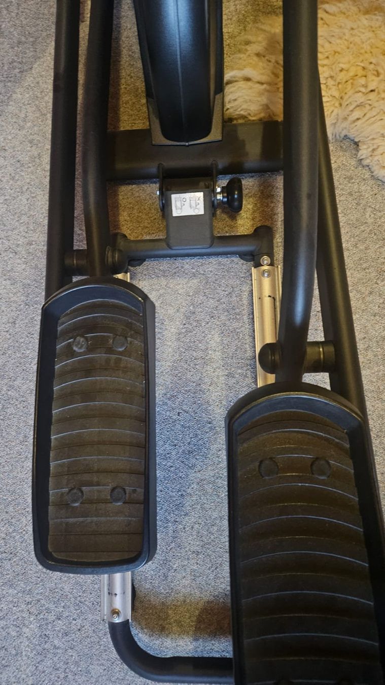 Maxxus Vélos d'appartement: Defekter Maxxus-Crosstrainer an Bastler zu verschenken – Défectueux à Elgg par pas_v8z8 5