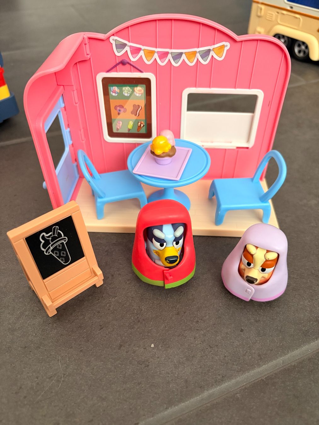 Spielzeuge: Riesiges Bluey Set – Gebraucht aus Löhningen von ascotdirect 6