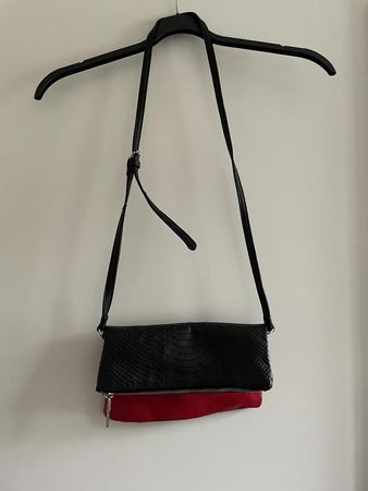 Sac à main noir et rouge