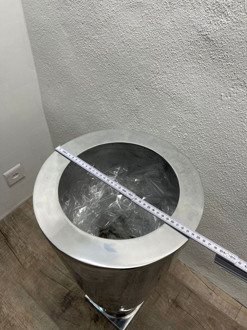 Vasi & Recipienti: Polieret Aluminium Vase – Usato da Flüelen venduto da pagode2 1
