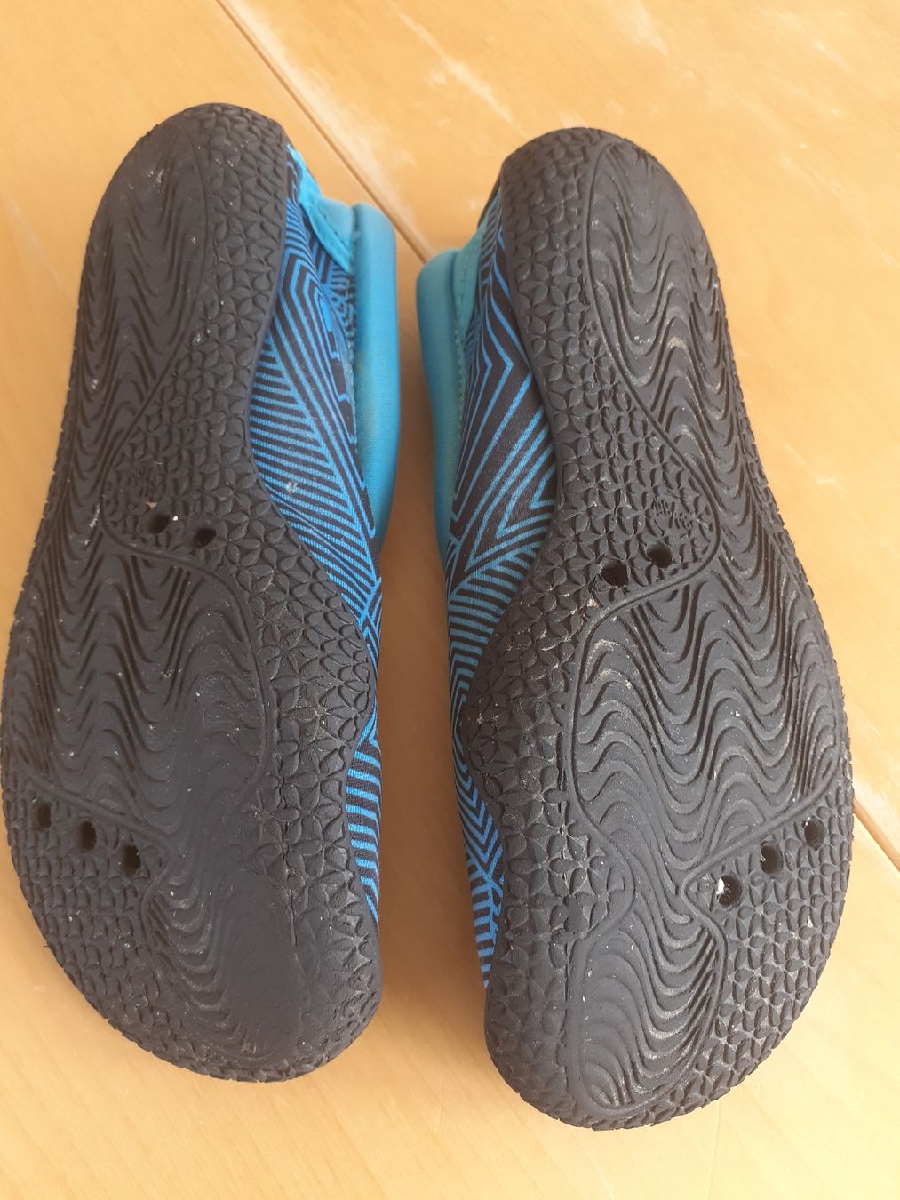 Scarpe da uomo: Chaussures aquatiques T.34/35 – Usato da Bülach venduto da archrouf 2