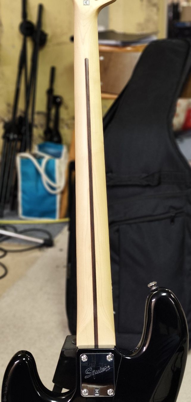 Squier Strumenti musicali: Squier Jazz Bass – Usato da Les Avanchets venduto da Jackjack 5