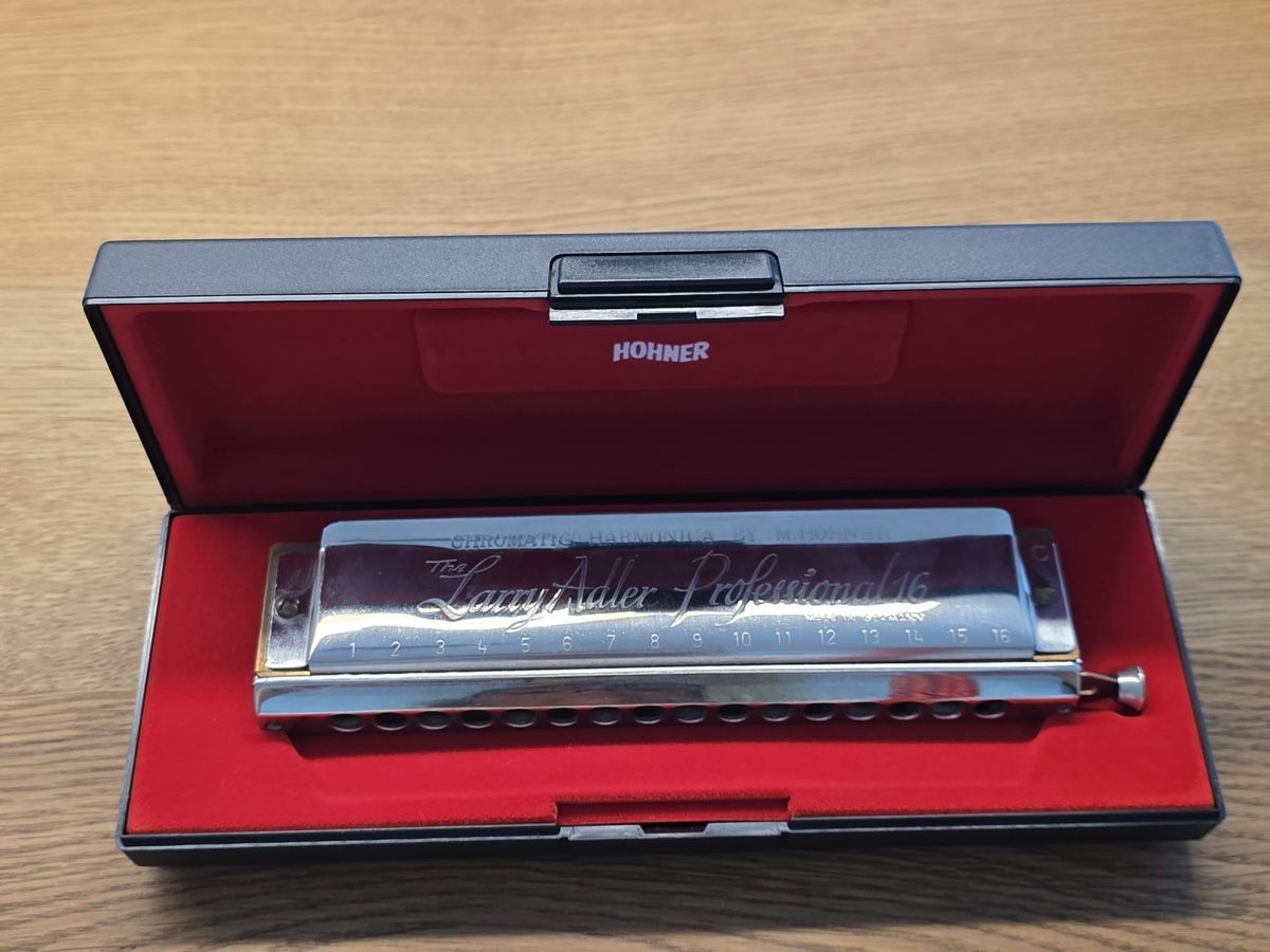 Musikinstrumente: M. Hohner Larry Adler Professional 16 Chromatic Harmonica – Gebraucht aus Mumpf von Spannset 1