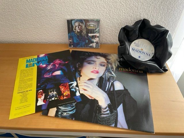 Dischi in vinile: Madonna Fan-Set, Vinyl, CD, Schale, Flyer – Usato da Embrach venduto da Rondamaro