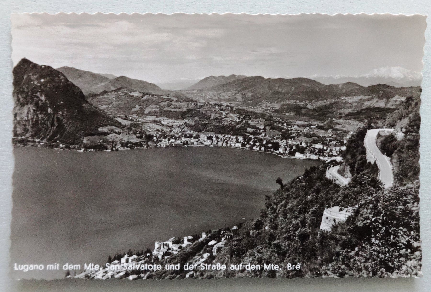 Cartes postales: Lugano mit dem Mte San Salvatore – D'occasion à Fétigny par Billy2miny