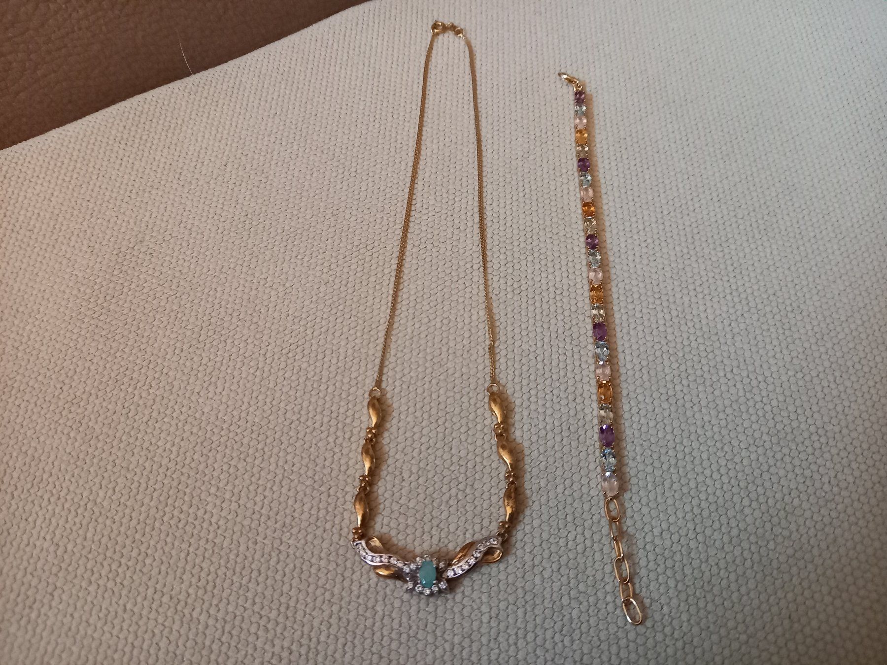 Ketten: Schönes Collier und Armband mit Edelsteinen – Gebraucht aus Rickenbach LU von ata47