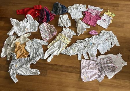 Kleiderpaket Mädchen Gr. 50/56/62/68; 53 Teile
