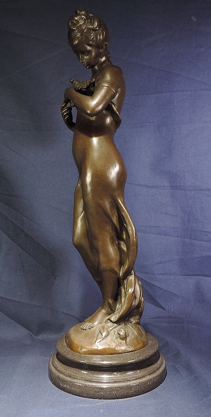 Skulpturen & Statuen: Signierte Jugendstil Bronzefigur, Dame mit Taube – Gebraucht aus Duggingen von roterbambus 1