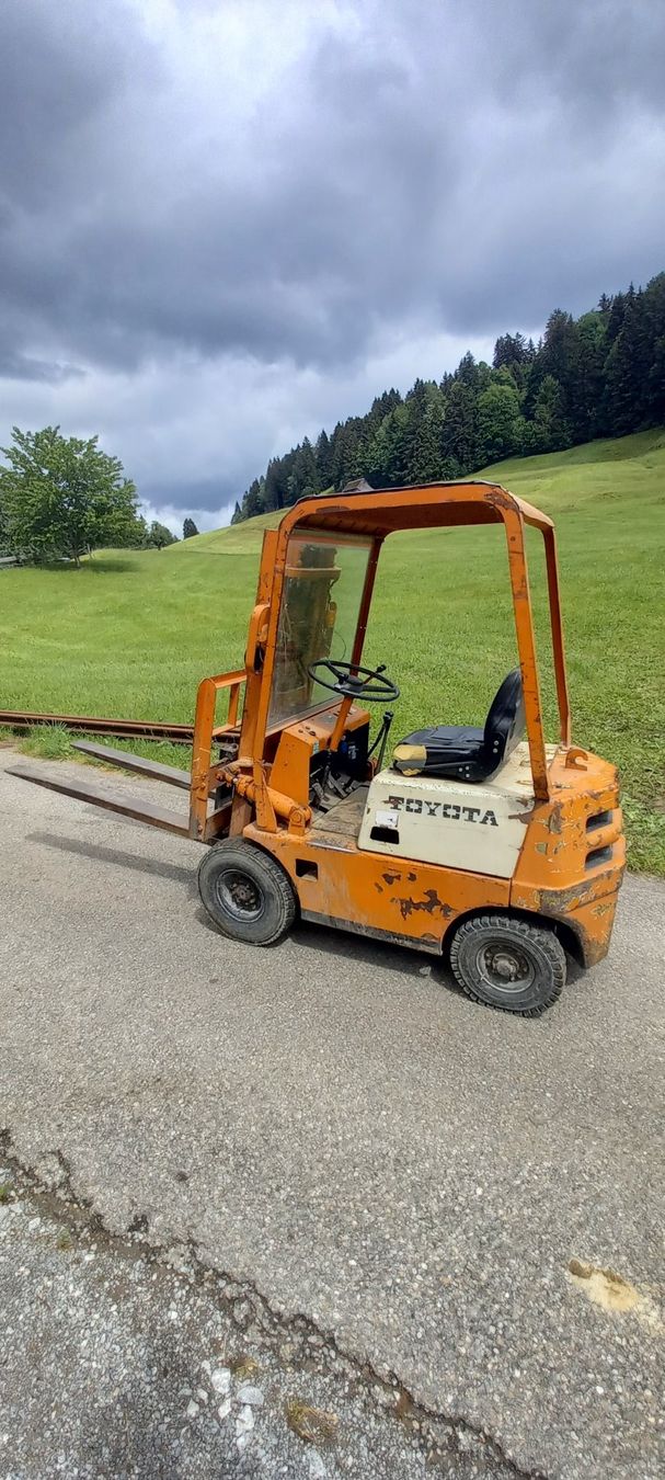 Toyota Gabelstapler & Hubwagen: Stapler Toyota – Gebraucht aus nesslau von Wissberg 1