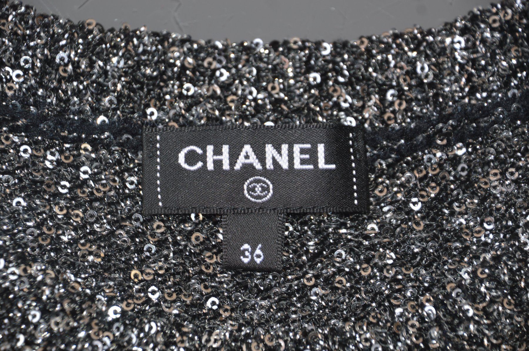 Chanel Camicette: Paillettenbluse CHANEL top à sequins .36 – Usato da Collonges venduto da Auganien 3