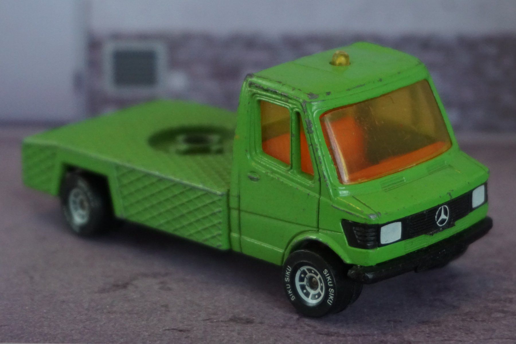 Siku Modellini d'auto: Siku Mercedes 208 Def. !!!!!!!!!! – Difettoso da Reiden venduto da Doppeldecker69