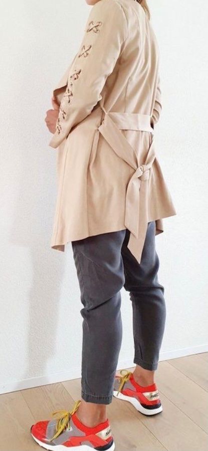Sisley Cappotti: Trenchcoat von Sisley, Gr. M – Usato da Zürich venduto da KEEPINSPIRED 1