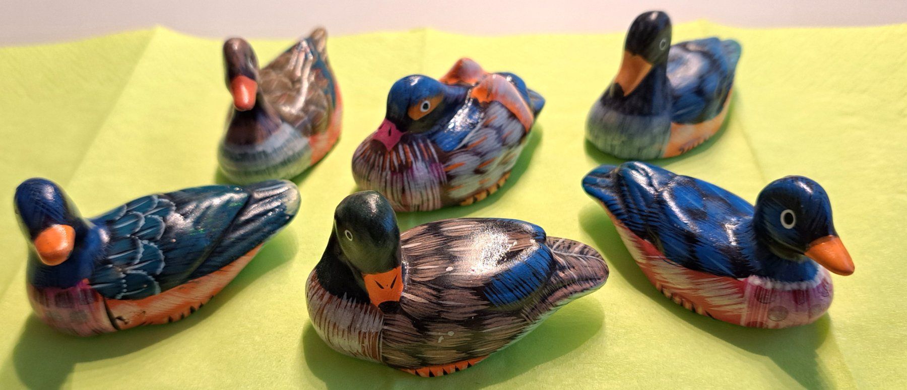Statuette: 6 schön bemalte herzige Enten – Usato da Oetwil am See venduto da Storck 2