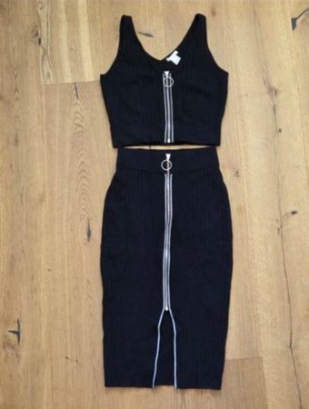 Geripptes Top & Rock mit Reisssverschluss!