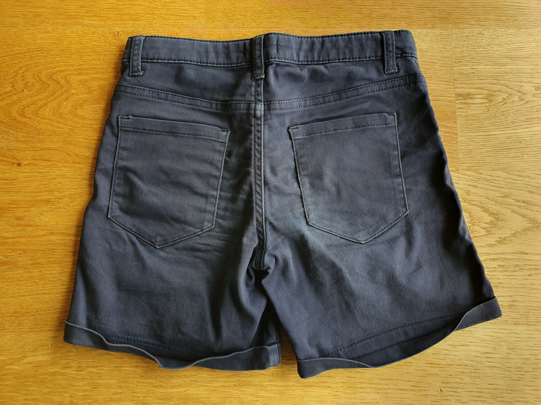 Benetton Pantaloni: Benetton Shorts Gr. 130 – Usato da Villars-sur-Glâne venduto da richardette 1