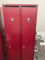Lista Doppel Garderobe in Rot zu verkaufen! Ab 1CHF!
