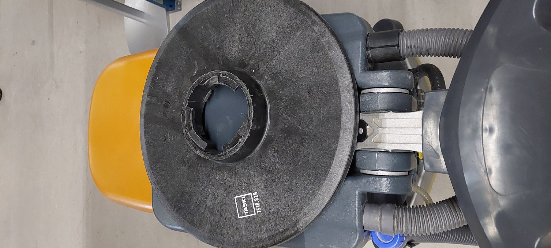 Alle Maschinen: Taski Swingo 455 Scheuersaugmaschine, gebrauchter Zustand, – Gebraucht aus Rothenburg von Schomi3 8