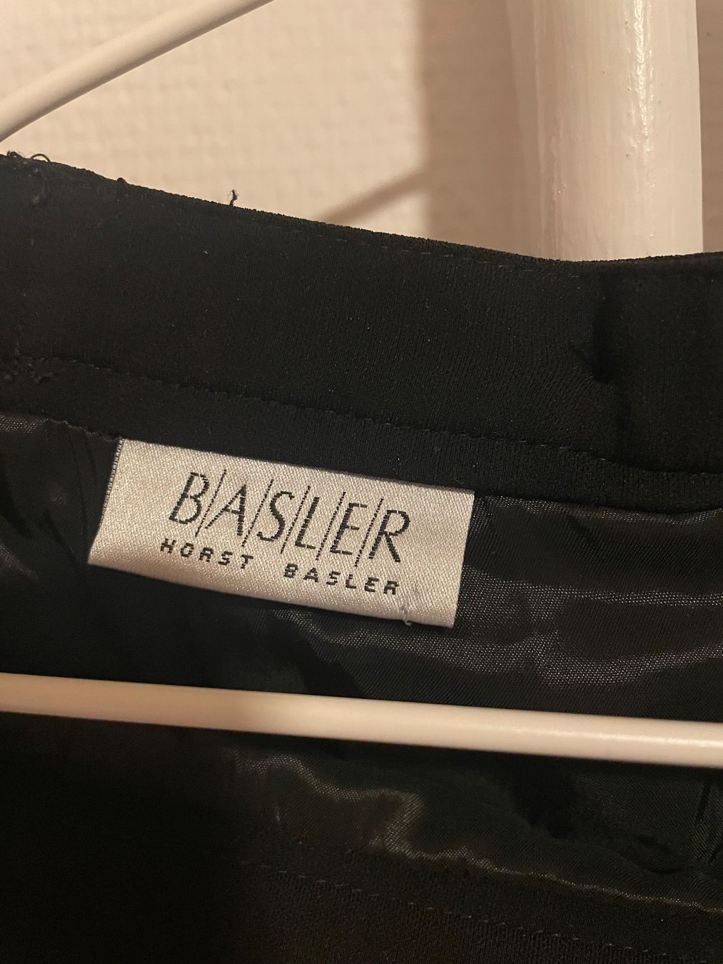 Basler Gonne: Schwarzer Basler Rock mit Beinschlitz – Usato da Zürich venduto da luna_anja 2