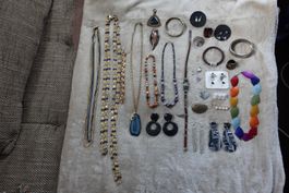 1 schönes 41 teiliges Modeschmuck Set