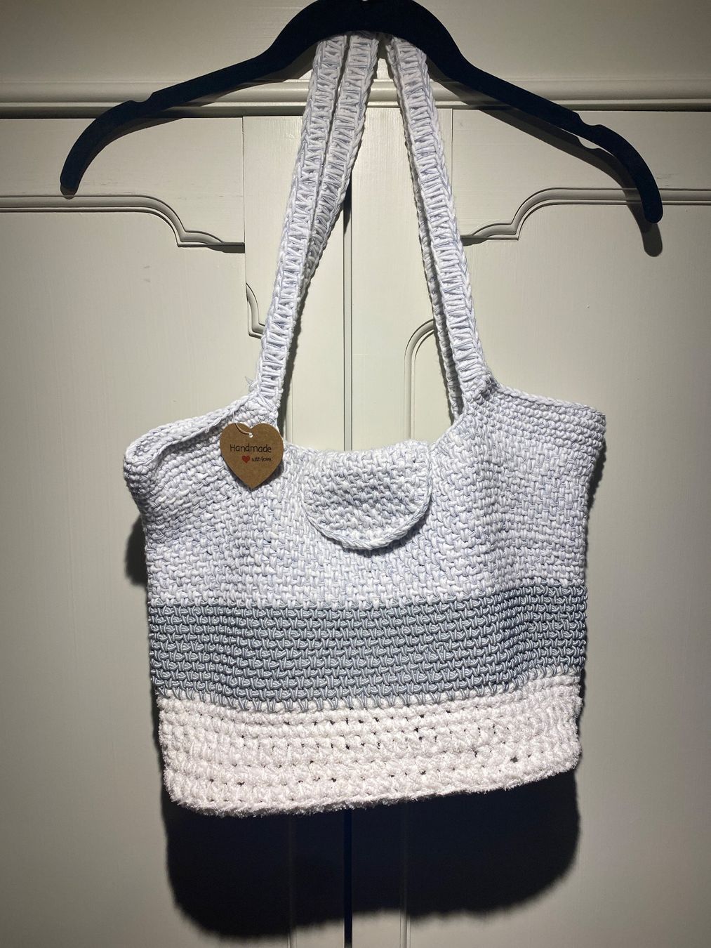 Borse da donna: HANDGESTRICKTE TASCHE WEISS-HELLGRAU UNIKAT-SHOPPER – Nuovo e nell'imballaggio originale da Meienried venduto da ManuelaBoutique
