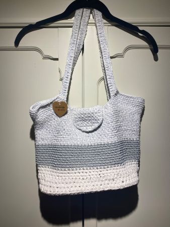 HANDGESTRICKTE TASCHE WEISS-HELLGRAU UNIKAT-SHOPPER