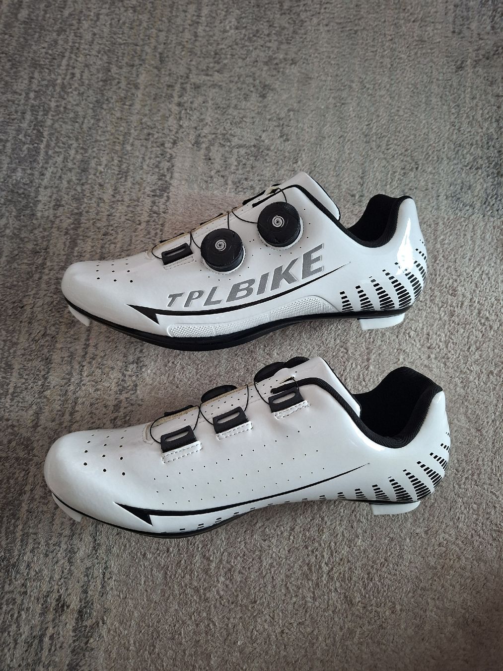 Scarpe da uomo: Cycling shoes white size 42 – Nuovo (secondo la descrizione) da Baar venduto da Janoli88