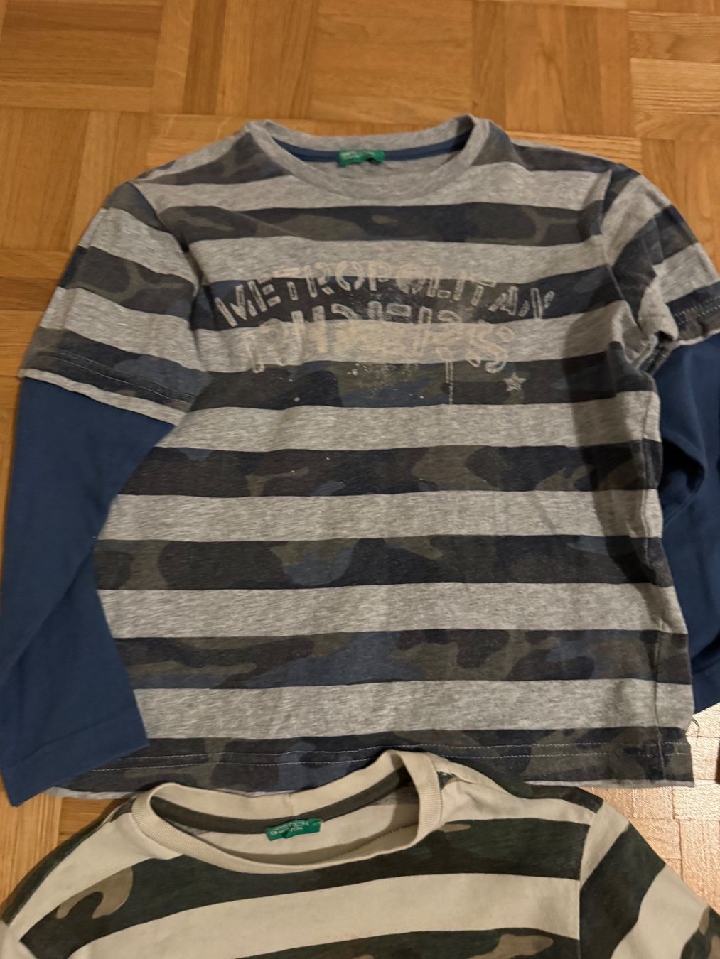 Camicie, T-shirt & Polo: Kinder T-Shirts Langarm Grösse 116/122 – Usato da Zürich venduto da zd_1965 1