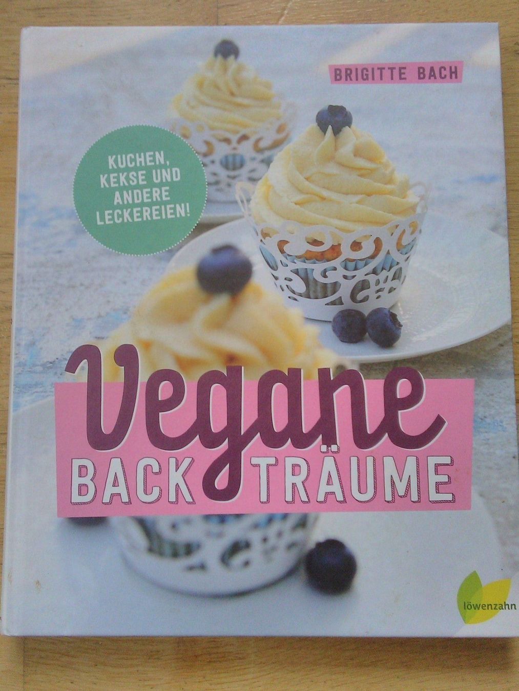 Libri: Vegane Backträume     (Brigitte Bach) – Usato da St. Gallen venduto da elkapone