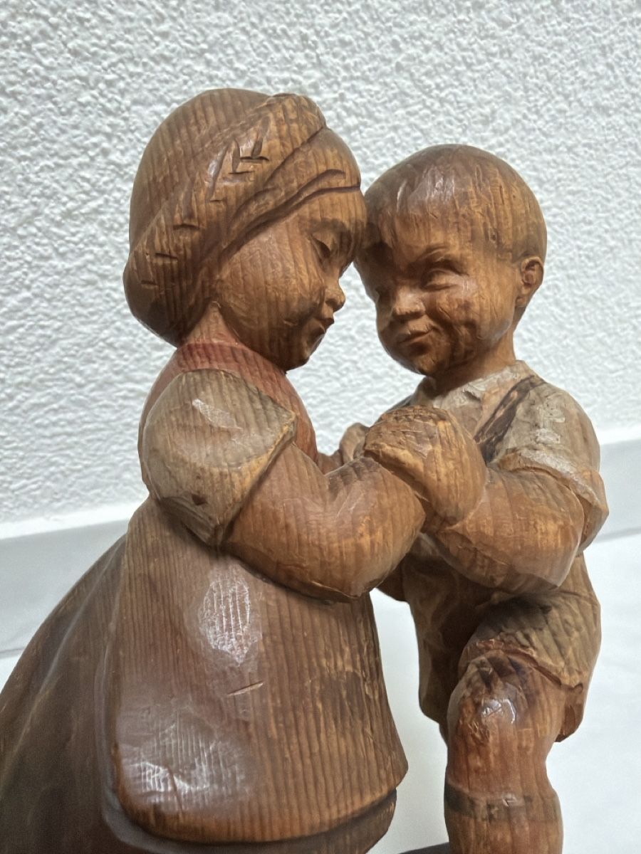 Statuette: Holzfigur geschnitzt, tanzende Kinder. – Usato da Biberist venduto da Momo33 2
