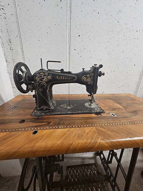 Macchine da cucire: Nähmaschine mit Tisch – Usato da Pfäffikon SZ venduto da sgr87 2