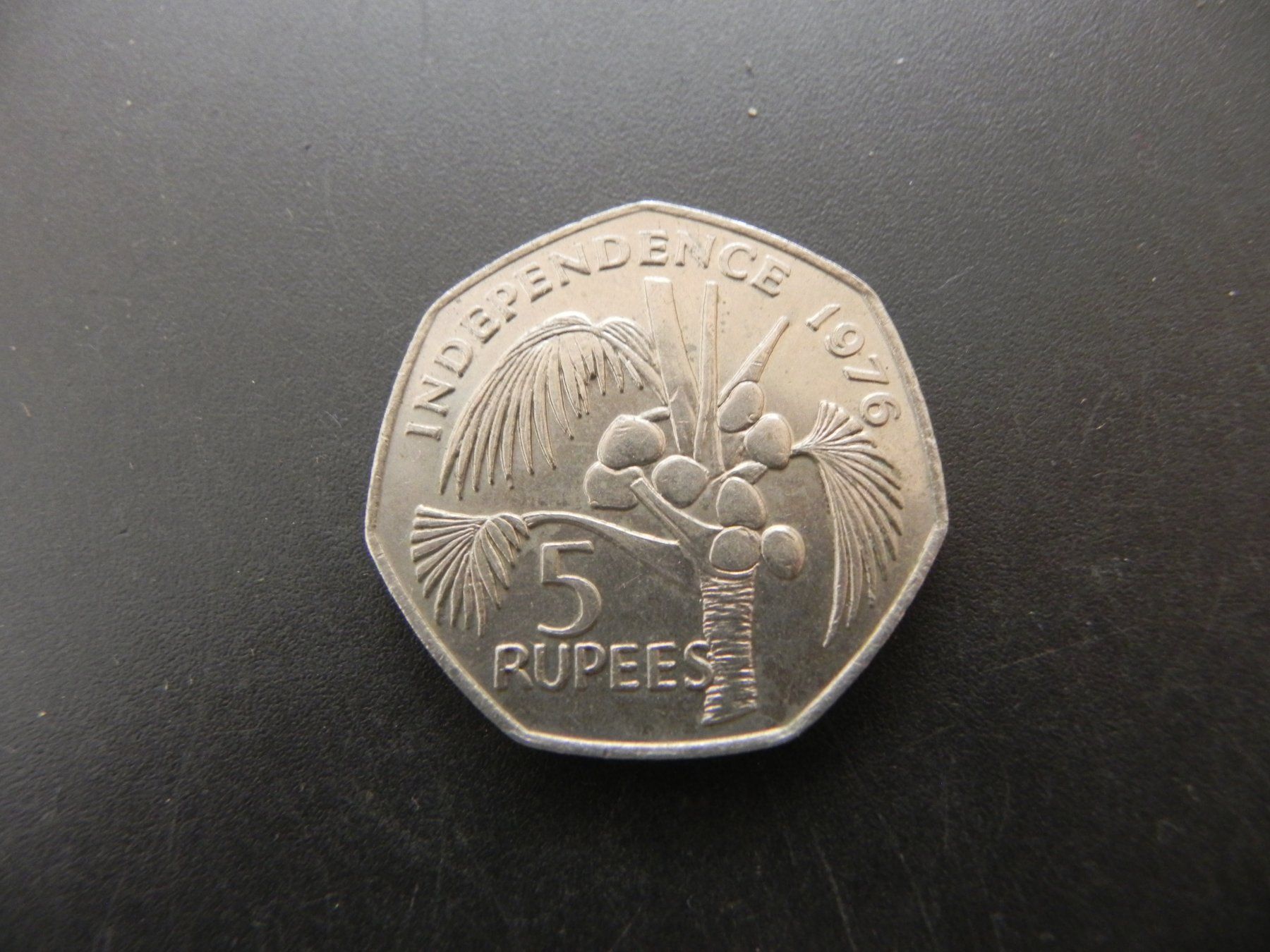 Toutes les monnaies: Seychellen 5 Rupees 1976 - Independence – D'occasion à Biel/Bienne par Gogolozi