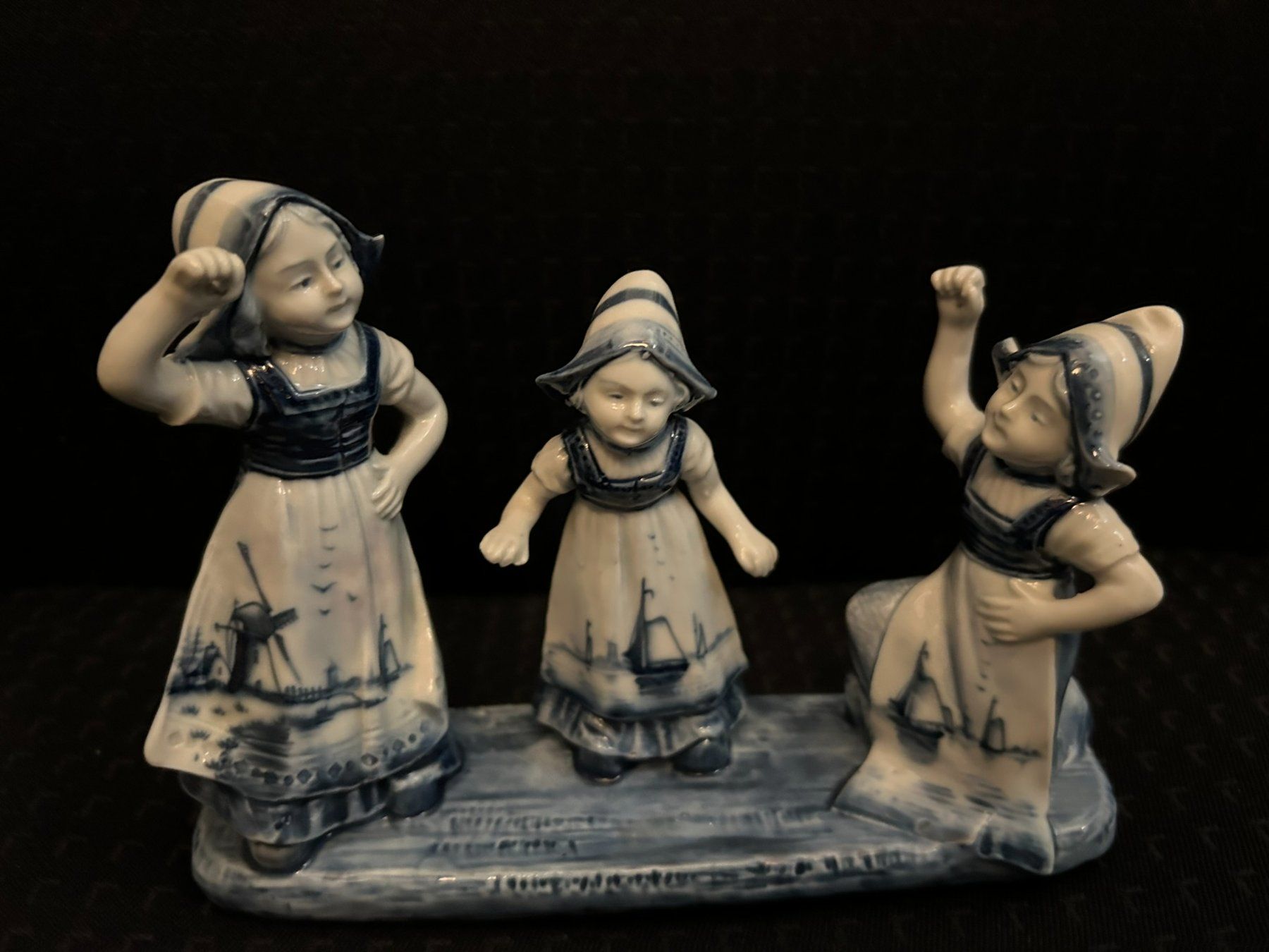 Statuette: Rare und wunderschön. Delft - 3 Mädchen (nummeriert) – Usato da Küsnacht ZH venduto da filo_fila8700