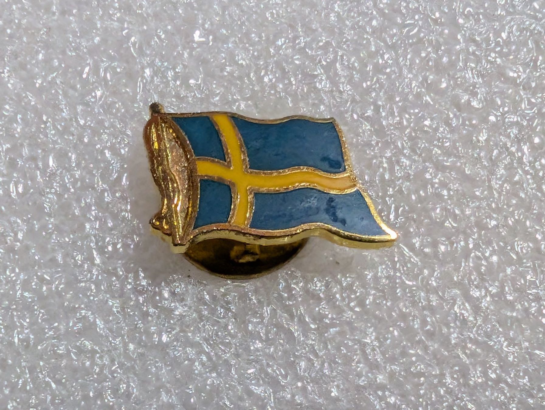 Placchette & Badge: Ansteckpin 253: Flagge – Usato da Oppligen venduto da Pin-Fall-Shop