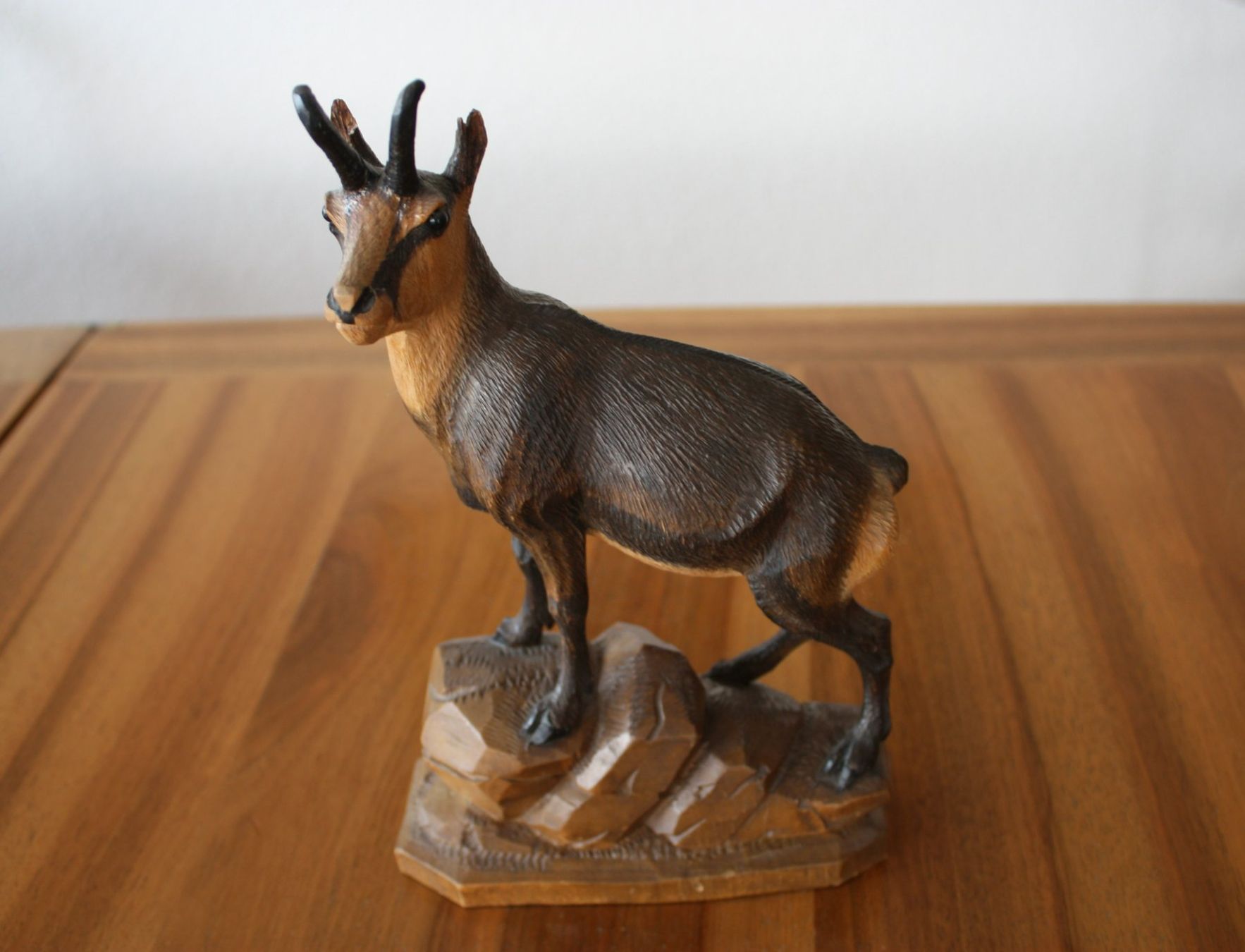 Statuette: geschnitzte Holzgämse    Brienzer Schnitzerei – Usato da Spiez venduto da Trollius09